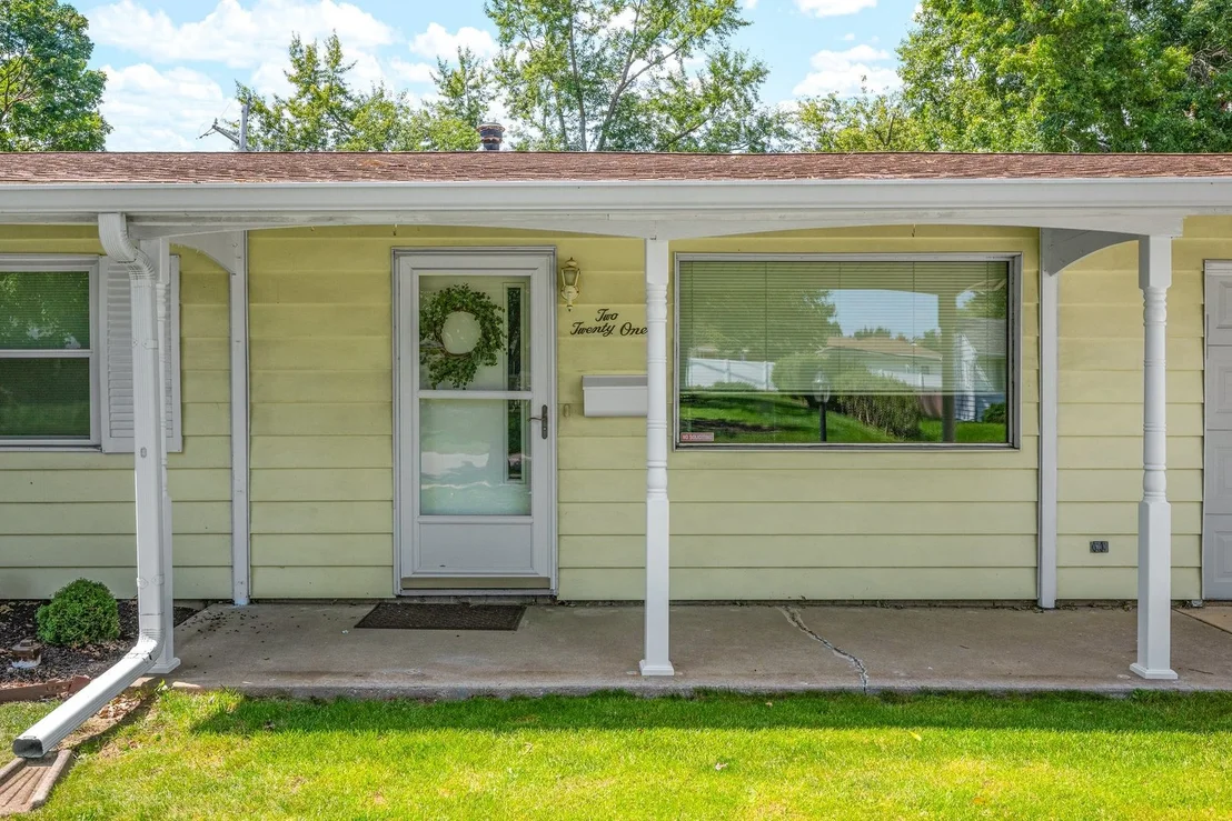 Photo of 221 Ivanhoe Way