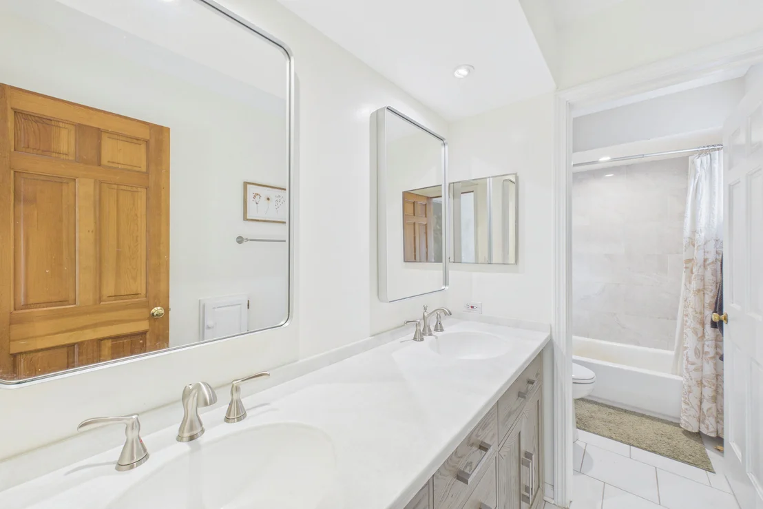 Photo of 122 Deepwood Road