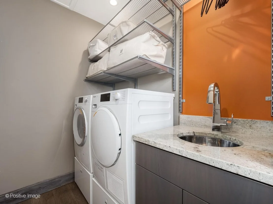 Photo of Unit 607 at 701 W Jackson Boulevard