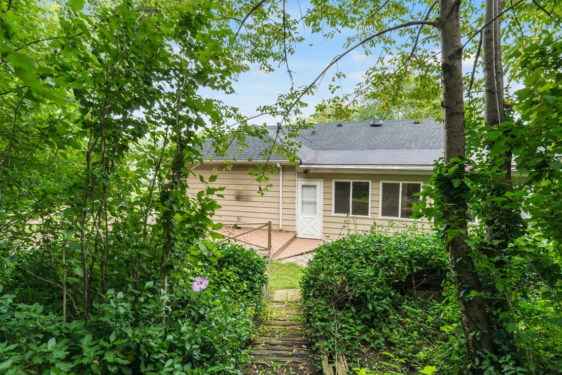 Photo of 901 Hampton Court