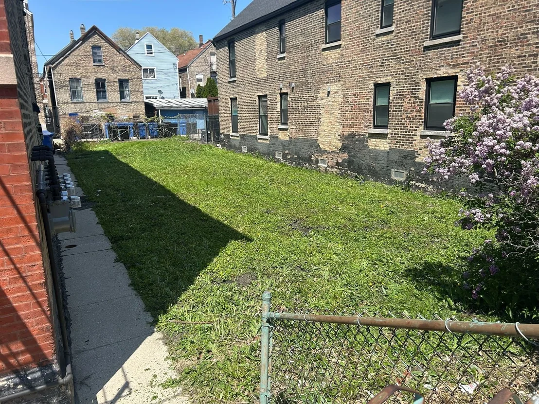Photo of 924 W 32nd Place