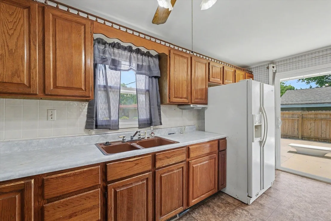 Photo of 305 S 1st Street