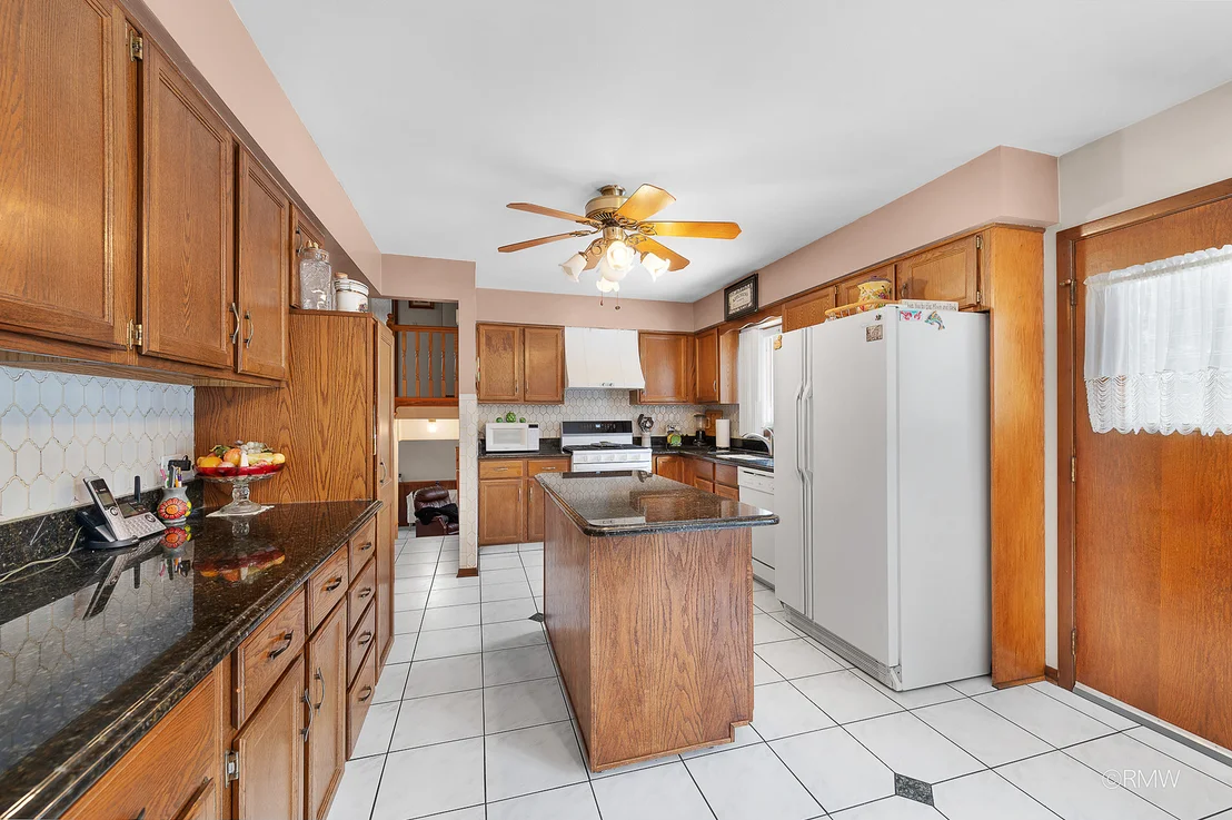 Photo of 1306 W BYRON Avenue