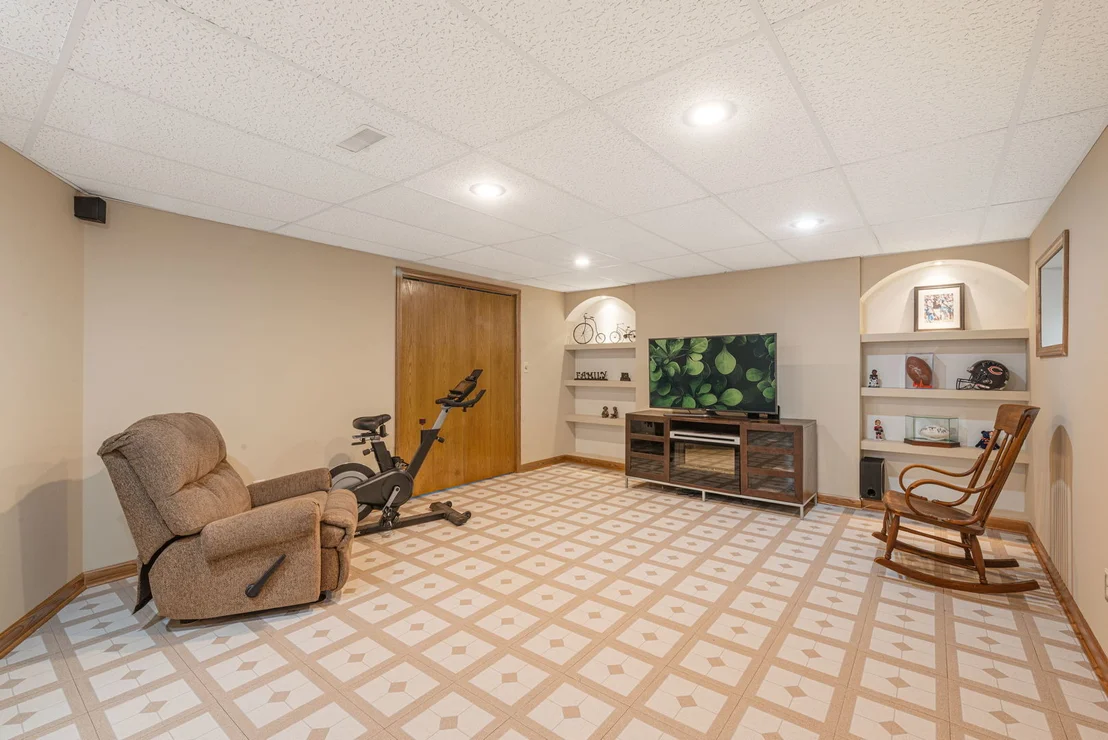 Photo of 8036 Edgebrook Lane