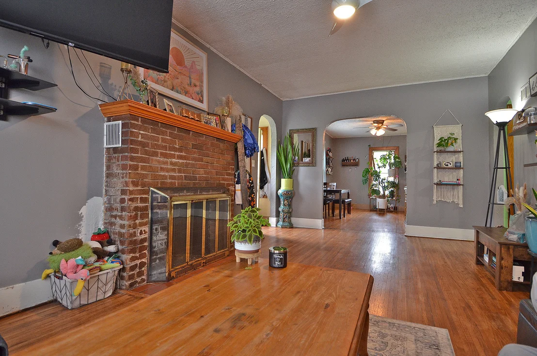 Photo of 815 Bratton Avenue