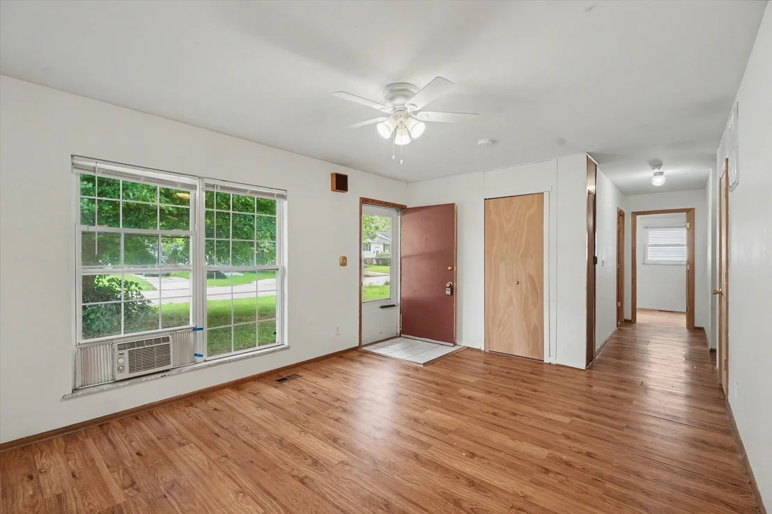 Photo of 810 MAPLEPARK Drive