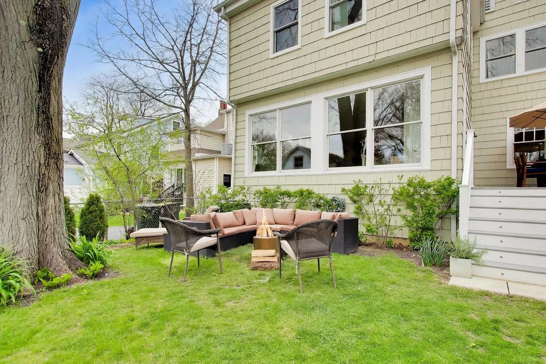Photo of 1368 Scott Avenue