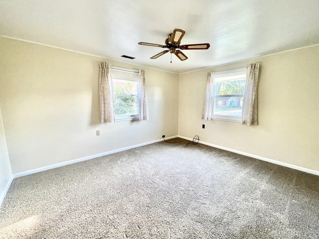 Photo of 296 N Levasseur Avenue