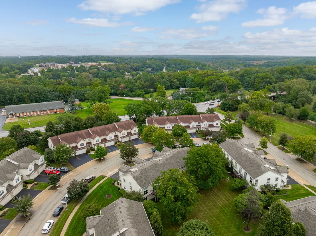Photo of 347 Gladstone Lane