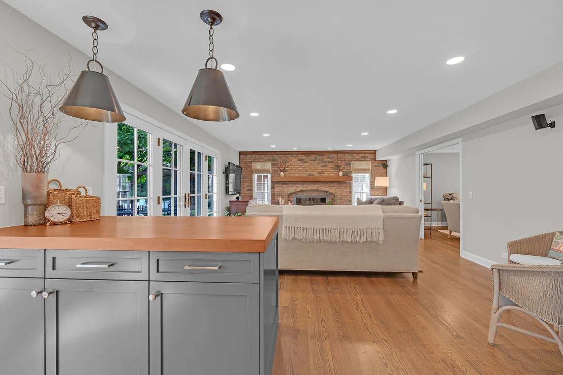 Photo of 991 Huntleigh Drive