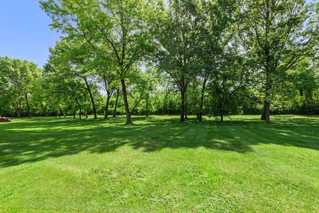 Photo of 4 ROUNDSTONE Lane