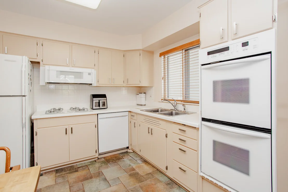 Photo of 1133 KENTON Road