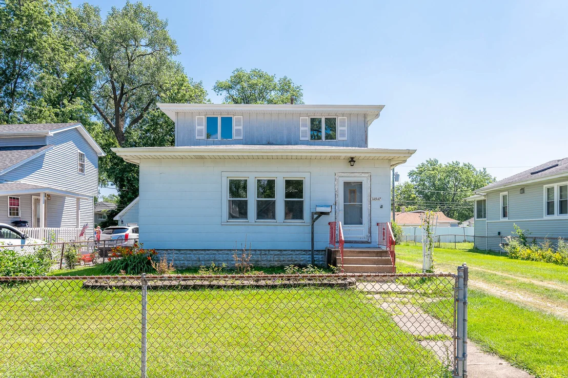 Photo of 14947 Hamlin Avenue