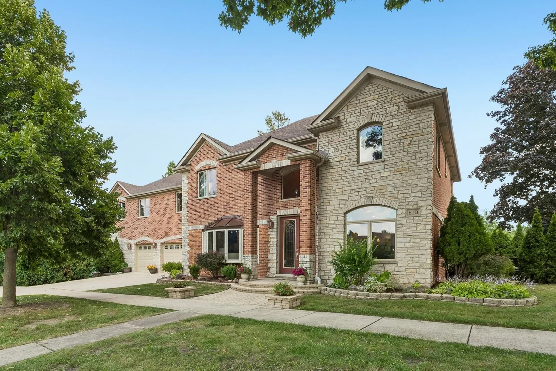Photo of 610 W Lonnquist Boulevard