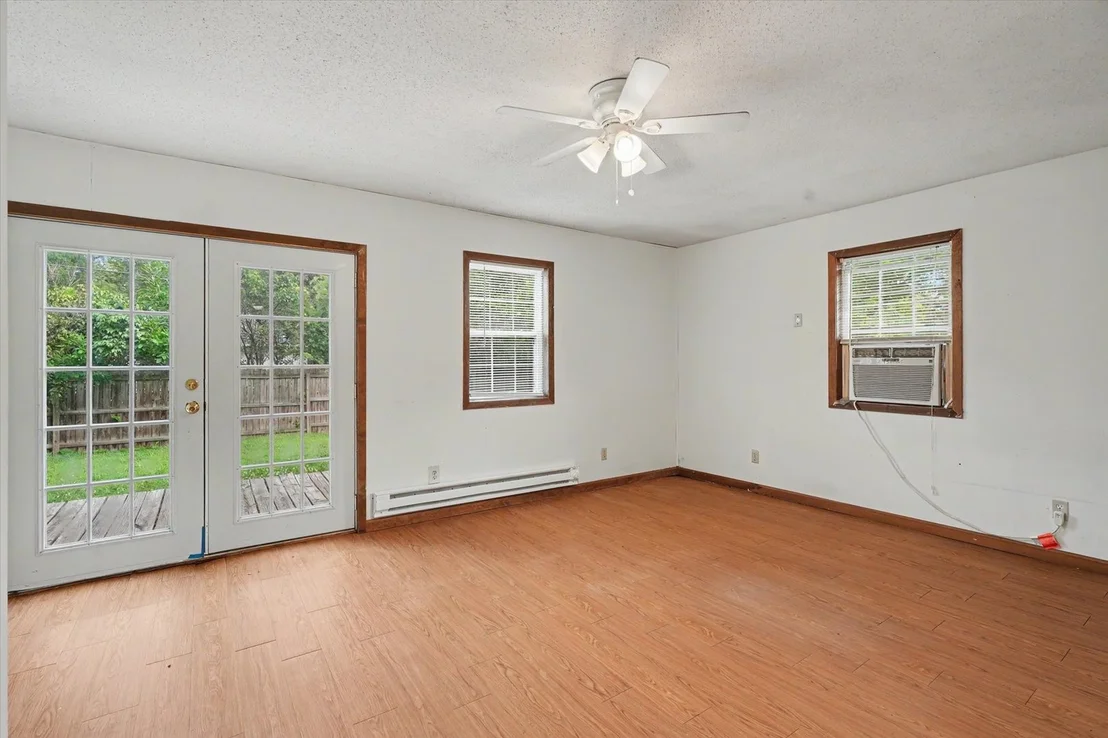 Photo of 810 MAPLEPARK Drive