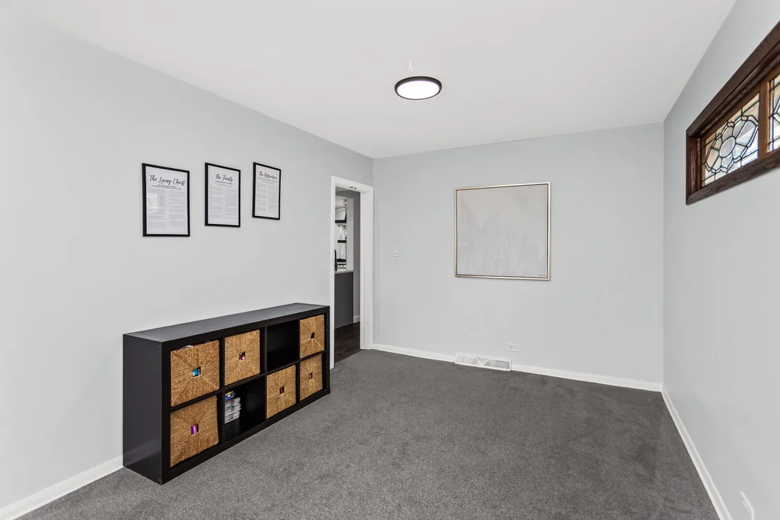 Photo of 5738 Lyons Street