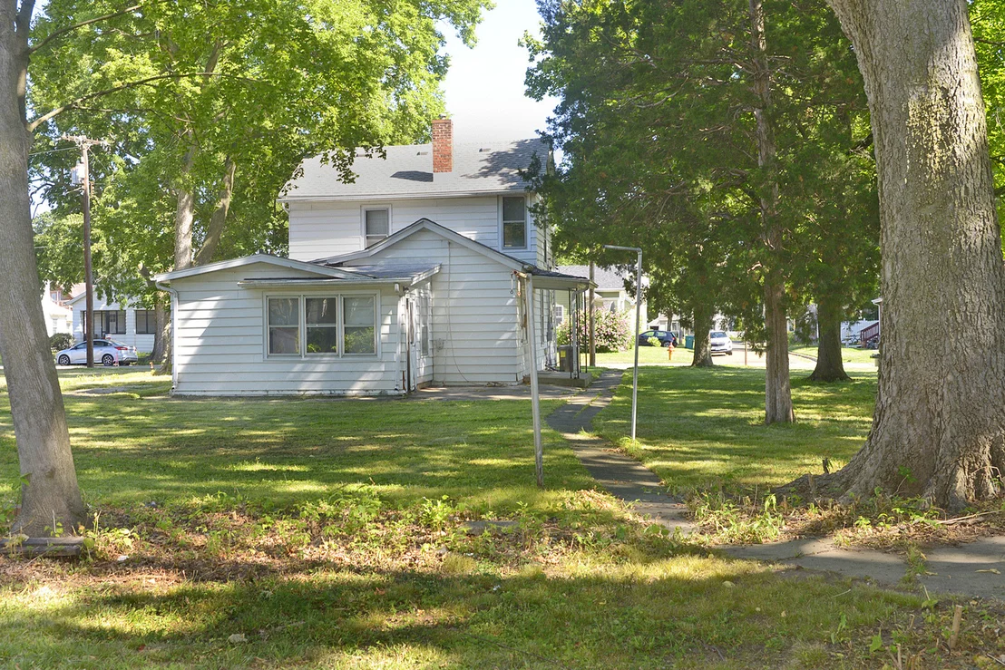 Photo of 903 Illinois Avenue