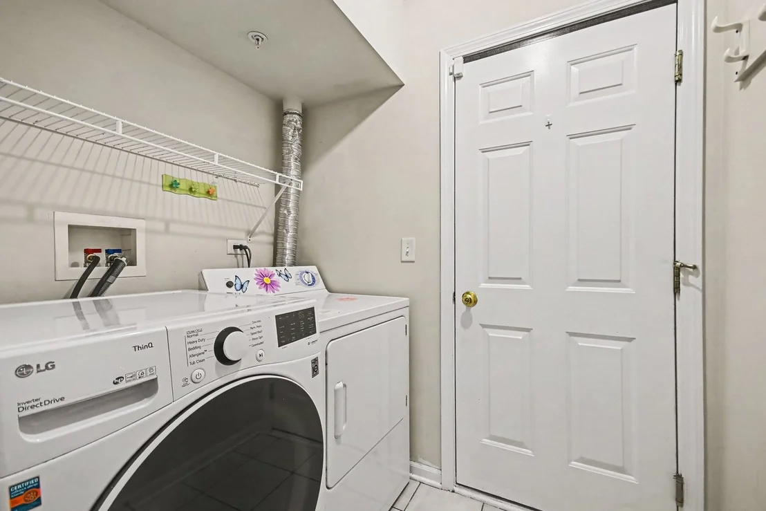 Photo of 994 Kensington Drive