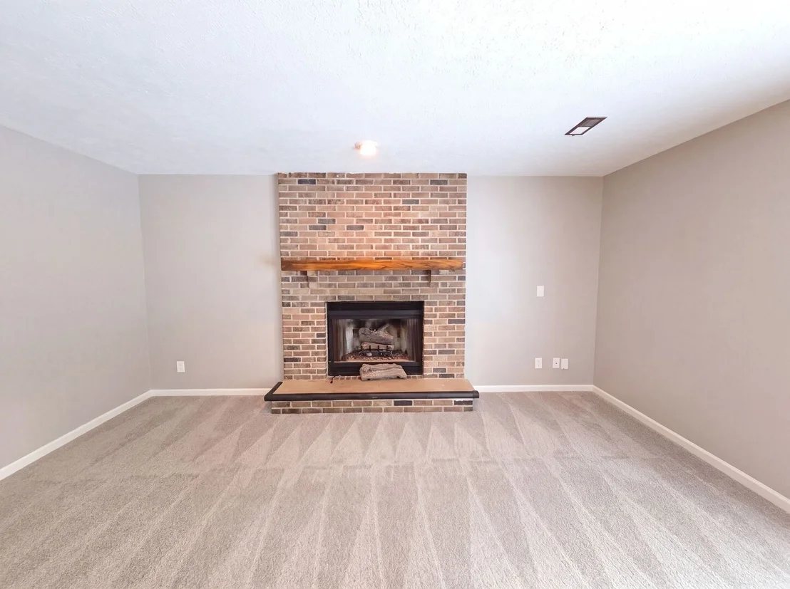 Photo of 1503 Featherstone Road