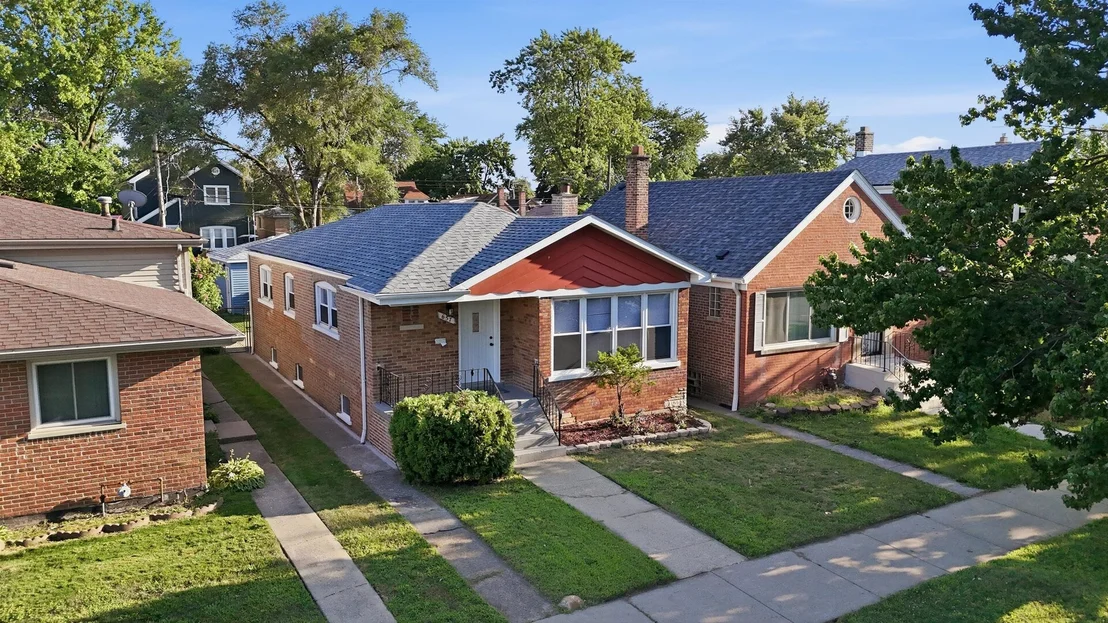 Photo of 657 E 100th Place