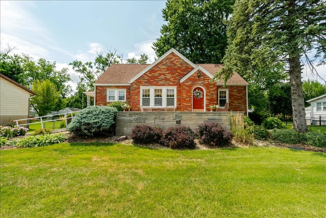 Photo of 111 LOREN Street