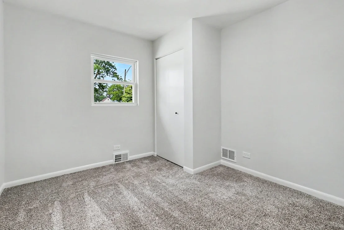 Photo of 14601 Hamlin Avenue