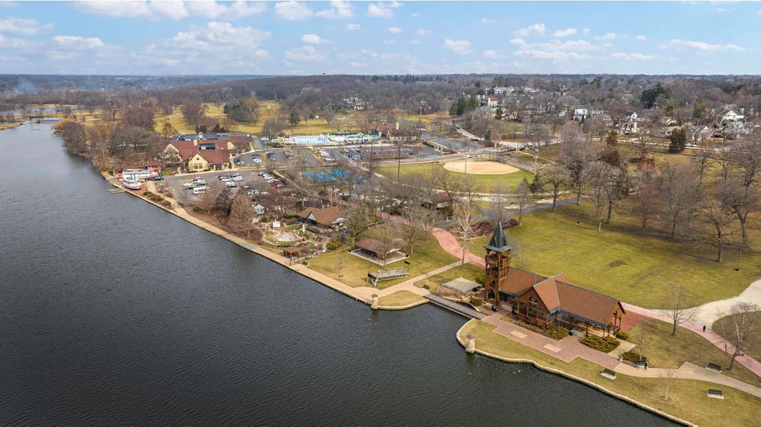 Photo of 421 lakeshore Court