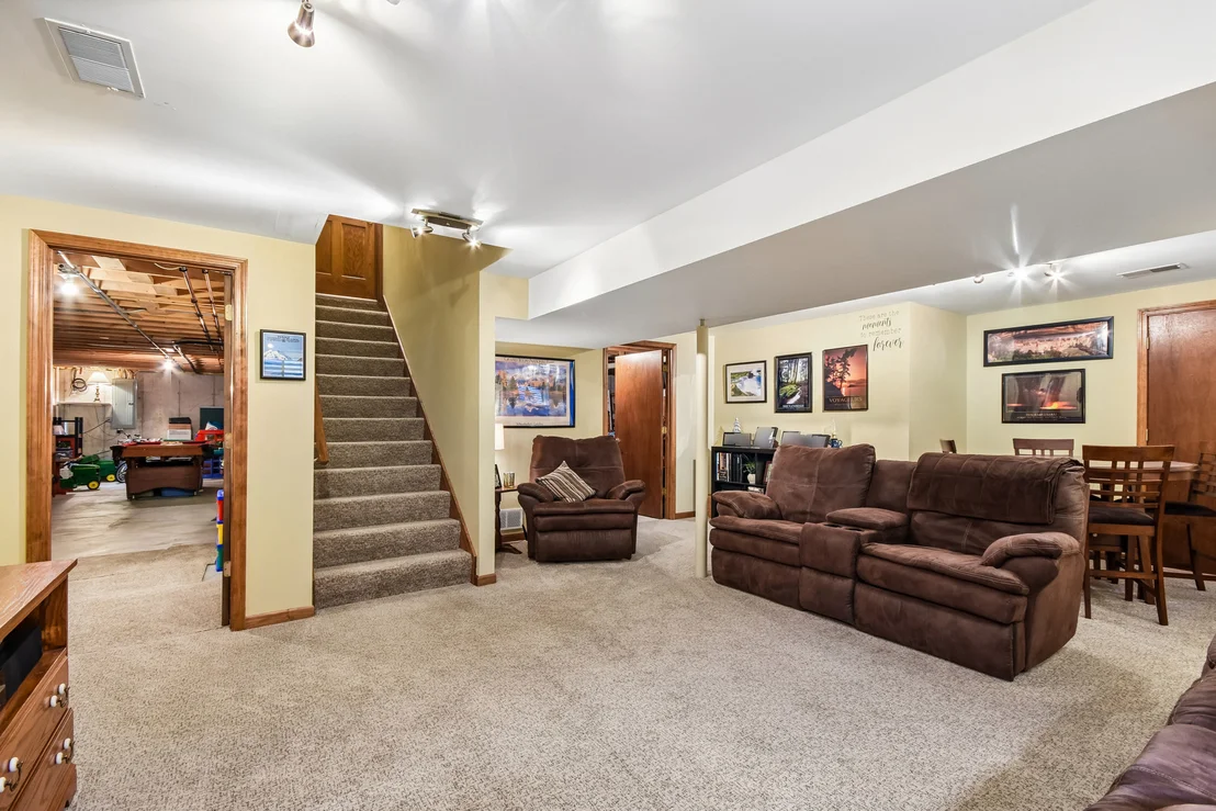 Photo of 1041 Lakeview Drive