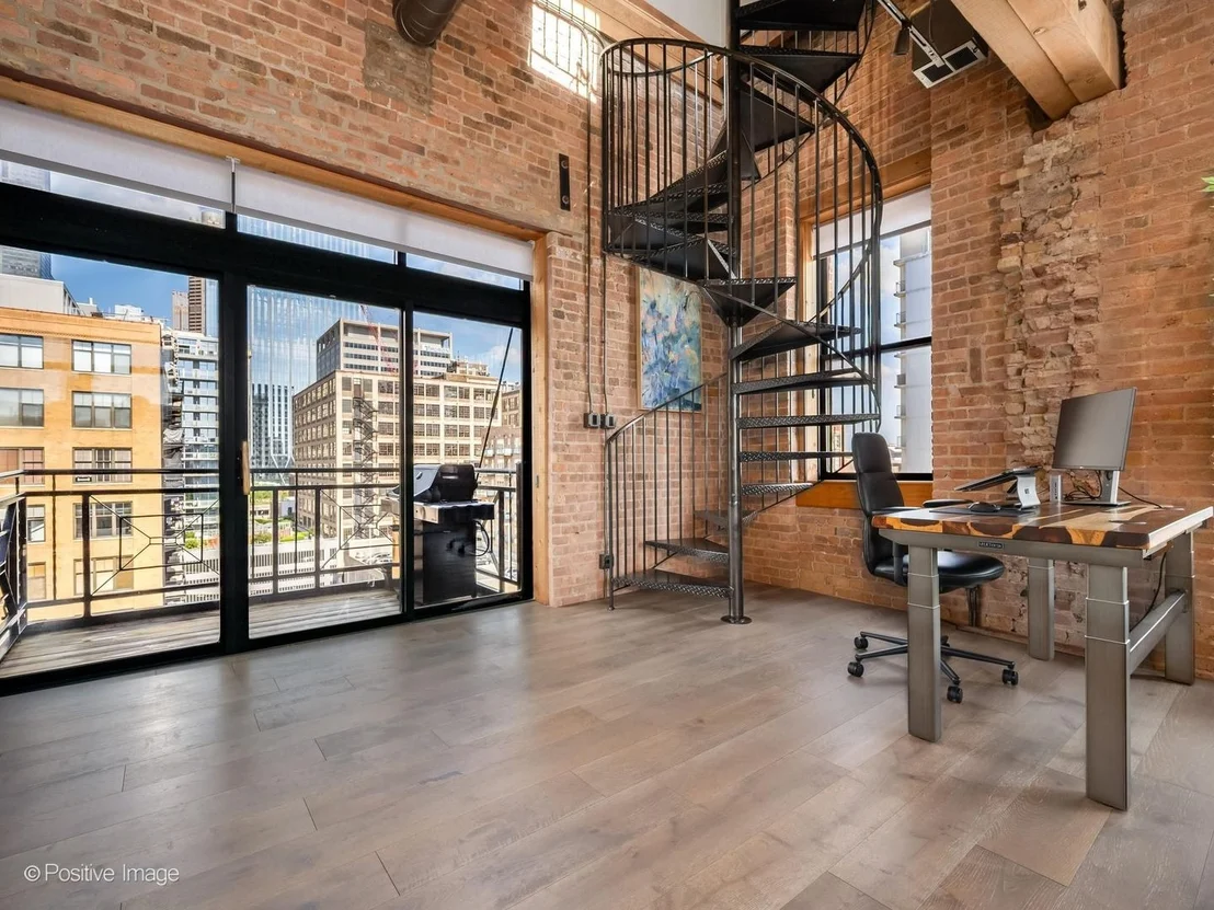 Photo of Unit 607 at 701 W Jackson Boulevard