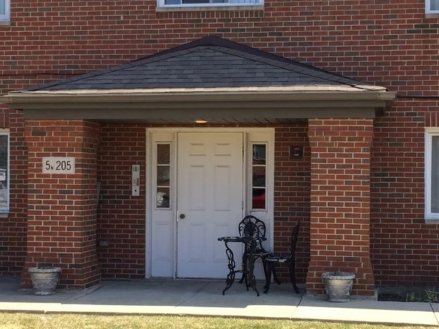 Photo of Unit 4 at 5N205 EAGLE Terrace
