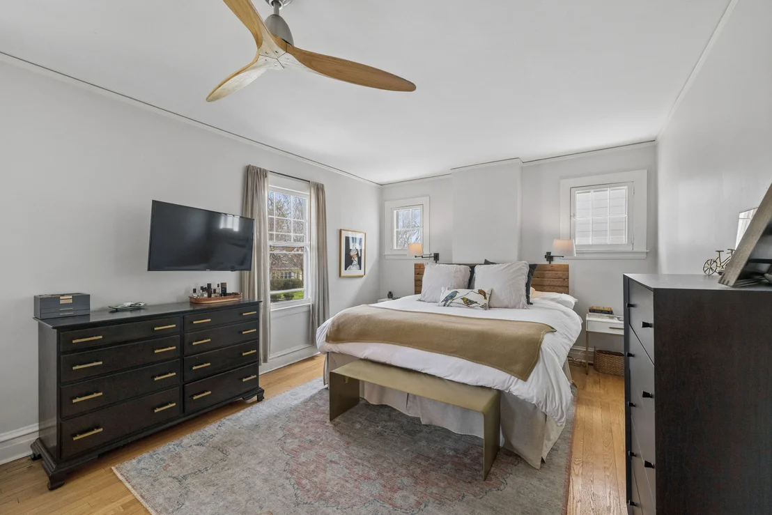 Photo of 2216 Forestview Road