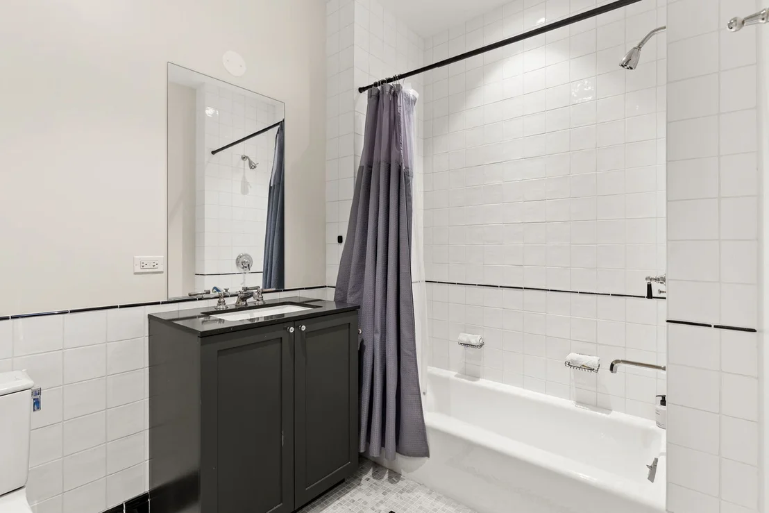 Photo of Unit 405 at 21 N May Street