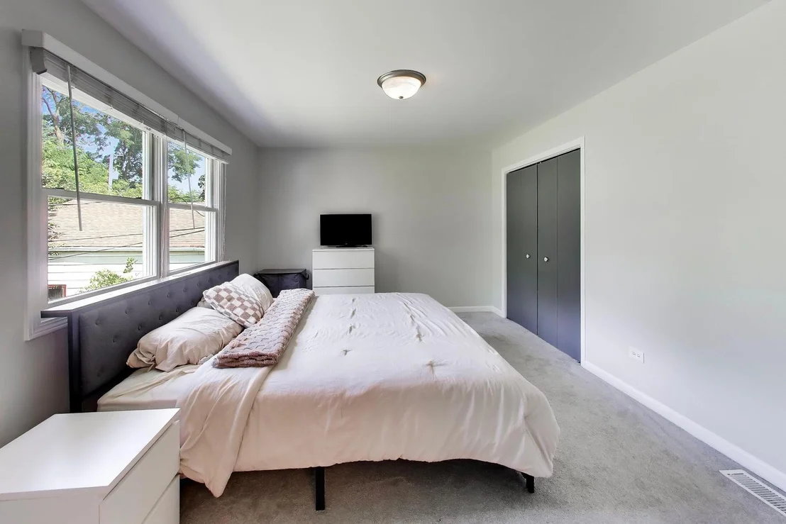 Photo of 5418 Hillside Drive