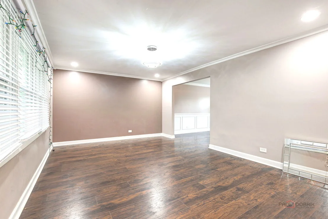 Photo of 562 Applegate Lane