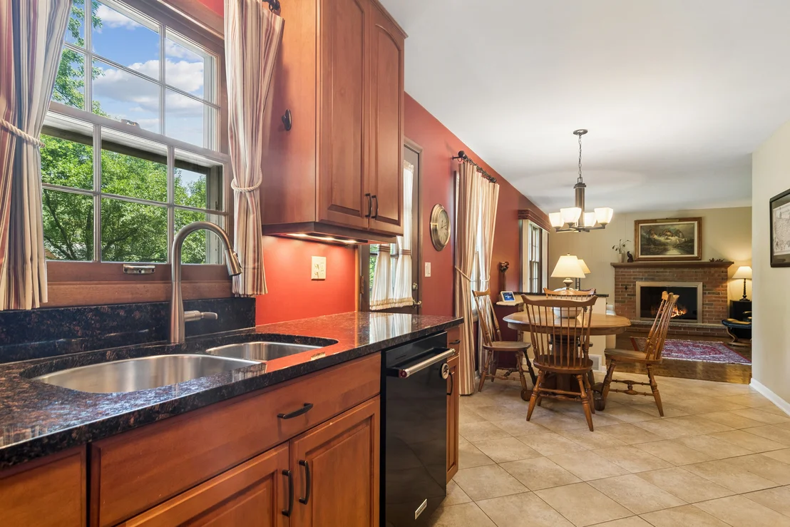 Photo of 562 E Carpenter Drive