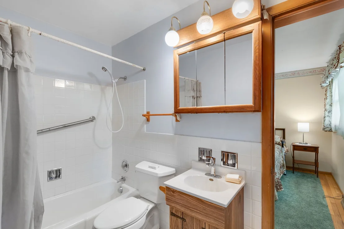 Photo of 472 W Walnut Avenue