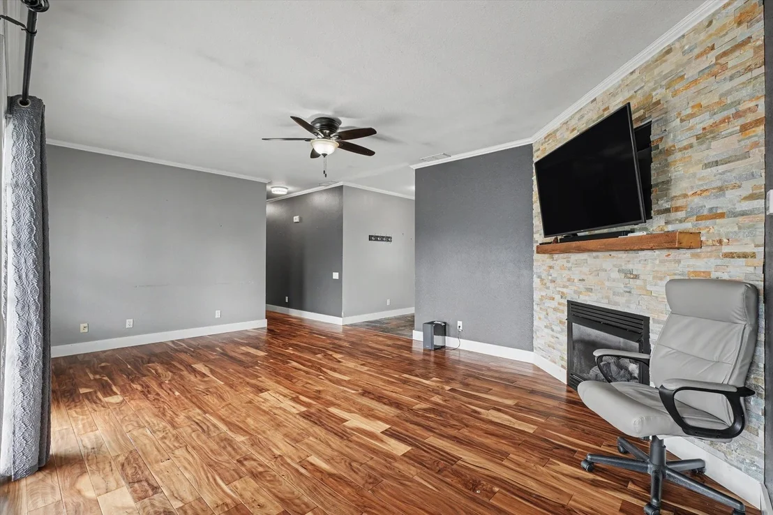 Photo of 1203 EDGEVIEW Drive