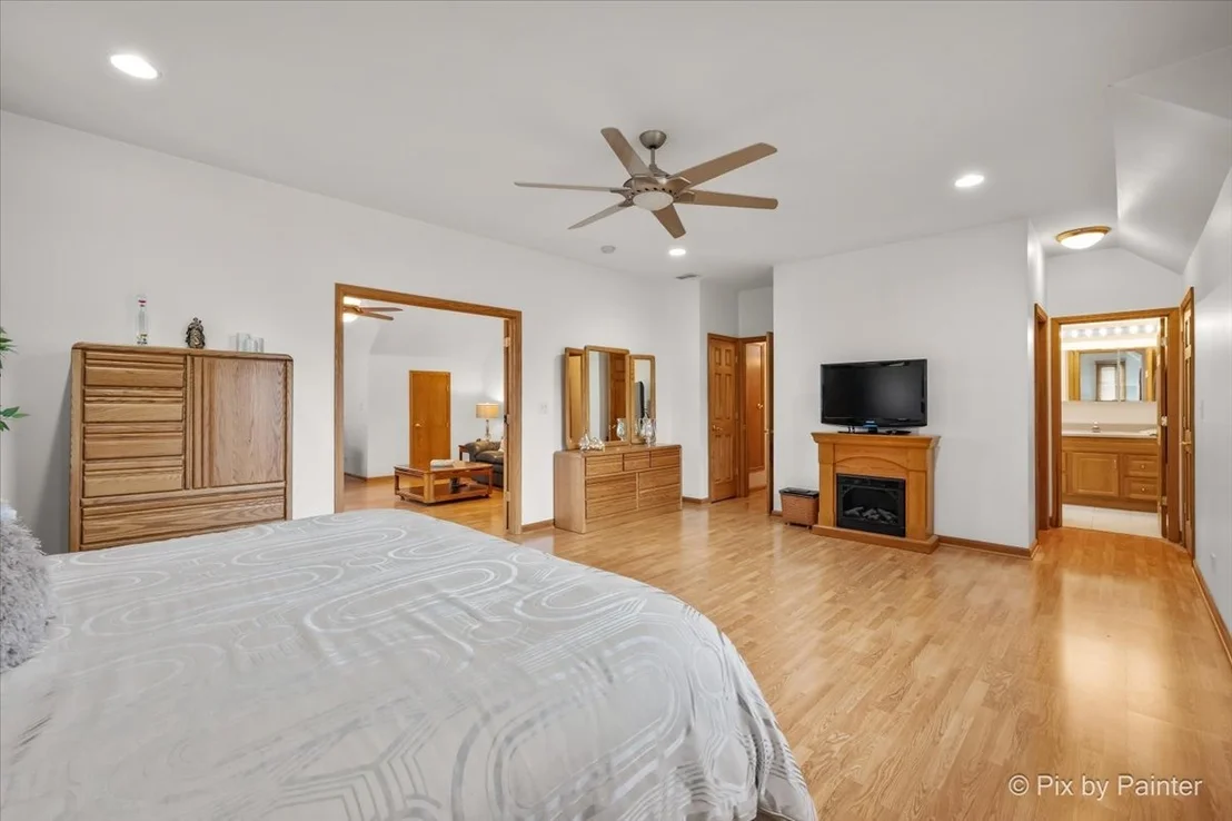Photo of 24 W Devon Avenue