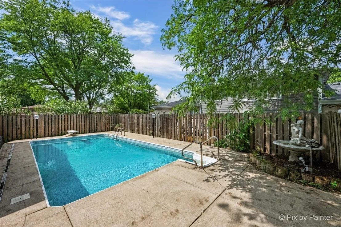 Photo of 555 Figard Lane