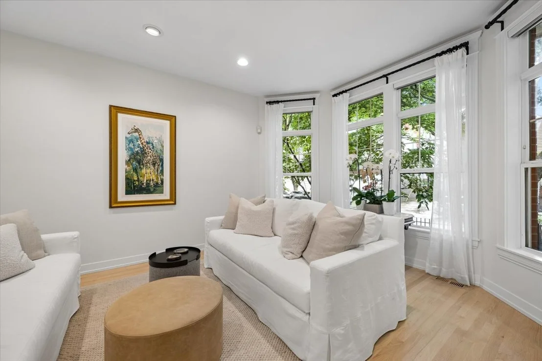 Photo of 331 W Evergreen Avenue