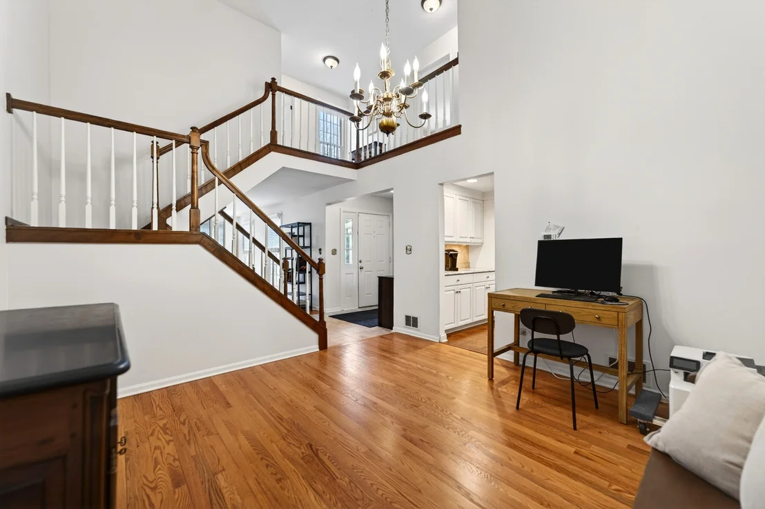 Photo of 1122 Creekside Drive