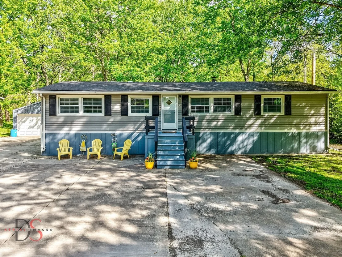 Photo of 1906 N 2959th Road