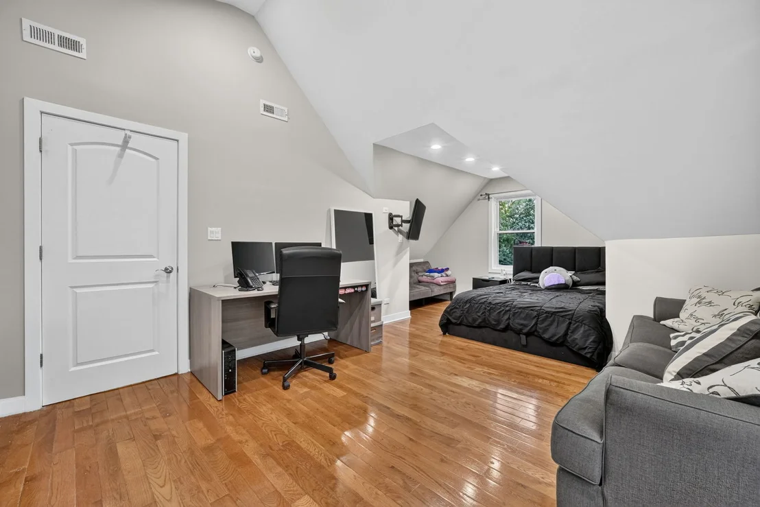 Photo of 75 N 2nd Avenue