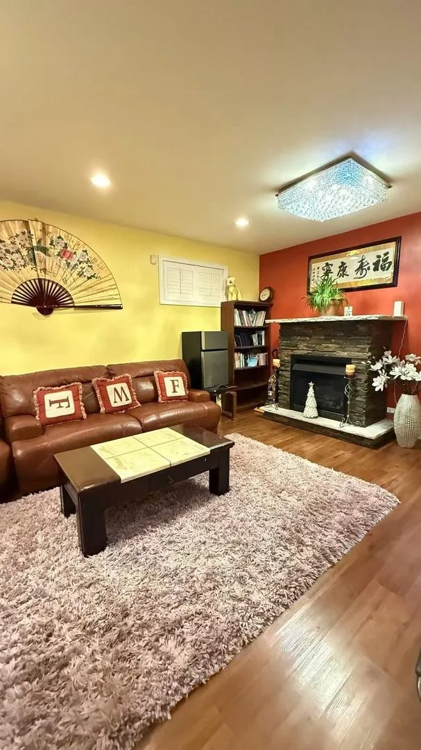 Photo of 422 W 42nd Place