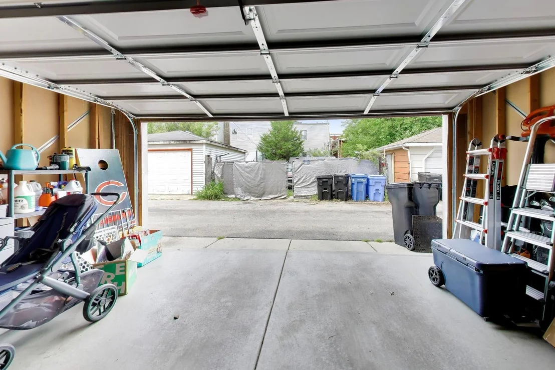 Photo of 1340 N ARTESIAN Avenue