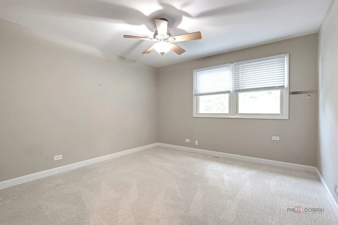 Photo of 562 Applegate Lane