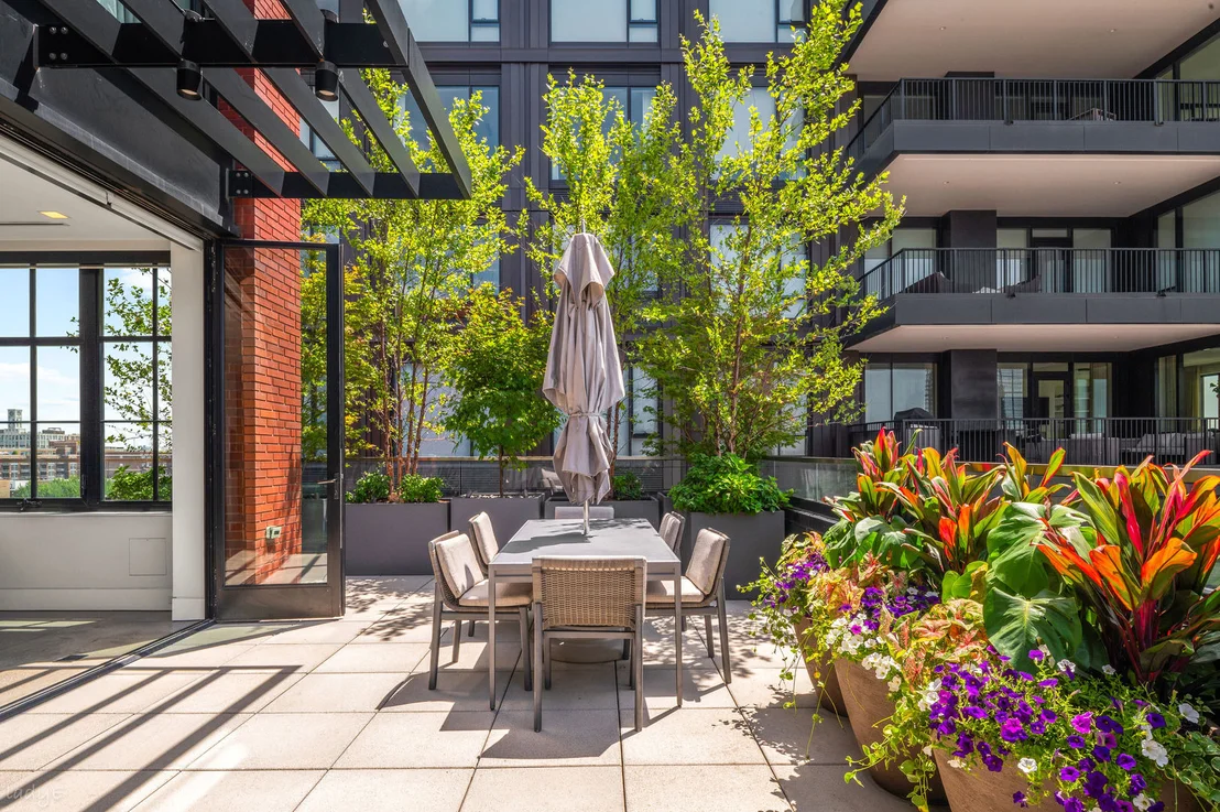 Photo of Unit PH8D at 1109 W Washington Boulevard
