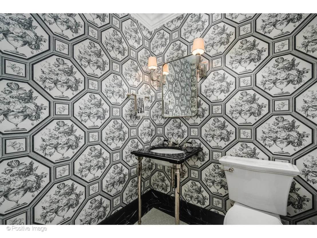 Photo of 446 W Huron Street