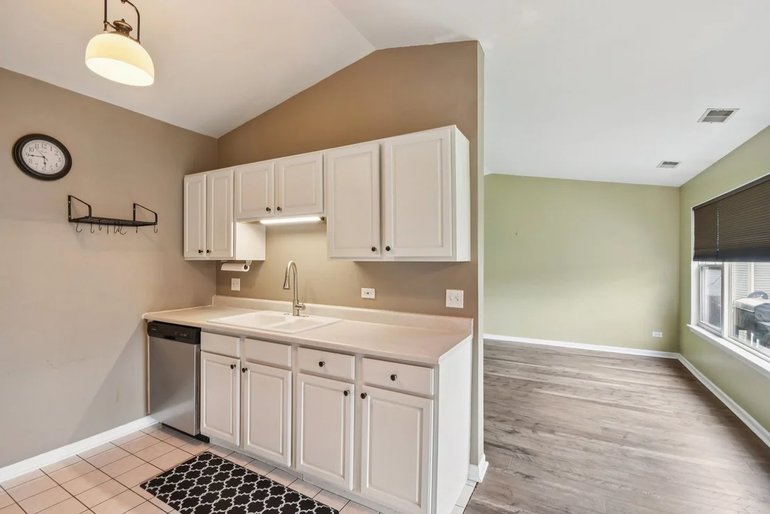 Photo of Unit D at 402 Woodview Circle