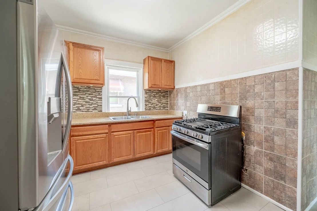 Photo of 39 W 113th Place